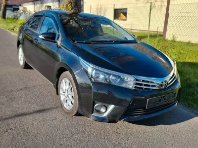 Używany Toyota Corolla Executive 132 KM (97 kW) 2016 Czarny Sedan/Limuzyna