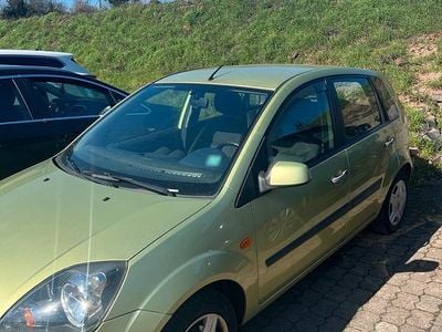 Gebraucht Ford Fiesta 83 PS (61 kW) 2007 Grün Kleinwagen