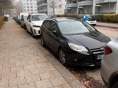 Schwarz Gebraucht 2014 Ford Focus Kombi | 7.000 €
