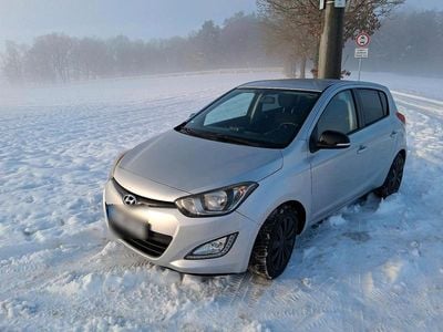Silber Gebraucht 2014 Hyundai i20 Kleinwagen | 4.250 € (Fairer Preis)