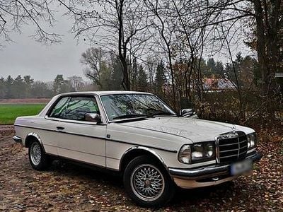 Gebraucht Mercedes 230 136 PS (100 kW) 1984 Weiß Coupé