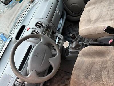 Usata Renault Twingo 75 CV (55 kW) 2003 Argento Utilitaria