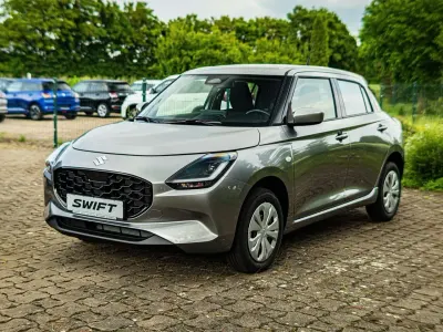 Neu Suzuki Swift Club 83 PS (61 kW) 2025 Premium silver metallic Kleinwagen