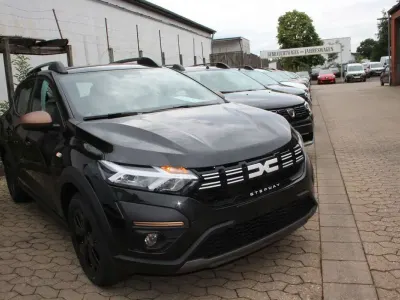 Neu Dacia Sandero Extreme 122 PS (89 kW) 2026 Perlmuttschwarz SUV