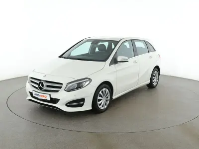 Używany Mercedes B200 Urban 136 KM (100 kW) 2016 Biały Minivan