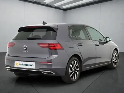 Gebraucht VW Golf VIII 131 PS (96 kW) 2022 Grau Limousine