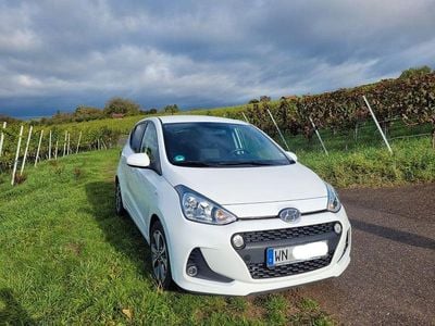 Weiß Gebraucht 2017 Hyundai i10 YES! Kleinwagen | 10.499 € (Etwas zu teuer)