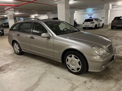 Gebraucht Mercedes C220 150 PS (110 kW) 2006 Gold Kombi
