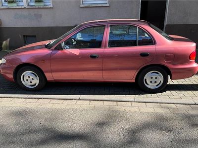 Gebraucht Hyundai Accent 75 PS (55 kW) 1996 Rot Limousine