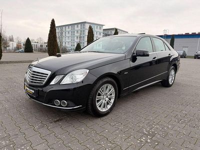 Obsidianschwarz Gebraucht 2011 Mercedes E220 Limousine | 10.990 € (Fairer Preis)