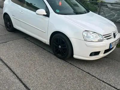 Gebraucht VW Golf VIII 120 PS (88 kW) 2026 Weiß Kleinwagen