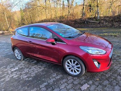 Gebraucht Ford Fiesta Titanium 125 PS (91 kW) 2018 Rot Kleinwagen