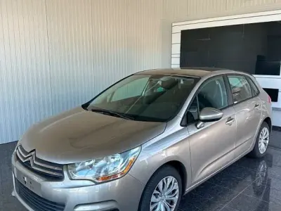 Gebraucht Citroën C4 Attraction 95 PS (69 kW) 2011 Gelb Limousine