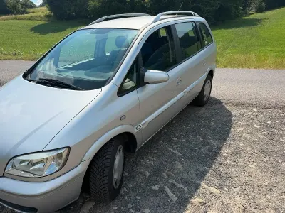 Gebraucht Opel Zafira Njoy 125 PS (91 kW) 2004 Silber Van / Kleinbus