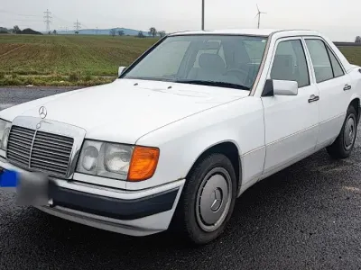 Gebraucht Mercedes 200 105 PS (77 kW) 1989 Weiß Limousine