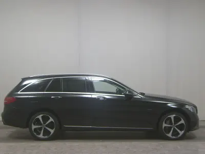 Używany Mercedes C300e Avantgarde 306 KM (225 kW) 2021 Czarny Kombi