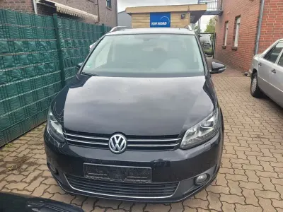 Gebraucht VW Touran Cup 105 PS (77 kW) 2015 Schwarz Van / Kleinbus