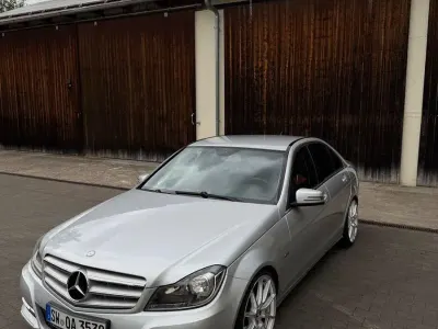 Gebraucht Mercedes C220 Avantgarde 170 PS (125 kW) 2012 Silber Limousine