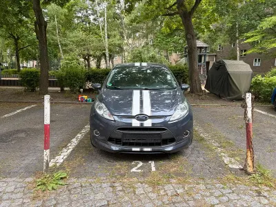 Gebraucht Ford Fiesta 82 PS (60 kW) 2011 Blau Kleinwagen