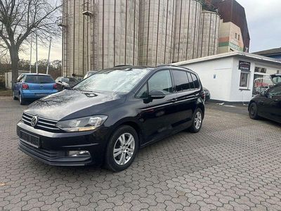 Schwarz Gebraucht 2016 VW Touran Comfortline Van / Kleinbus | 11.990 €