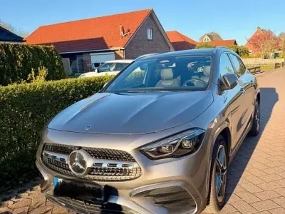Usata Mercedes GLA200 150 CV (110 kW) 2023 Grigio SUV
