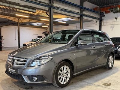 Usata Mercedes B180 122 CV (89 kW) 2011 Grigio Monovolume