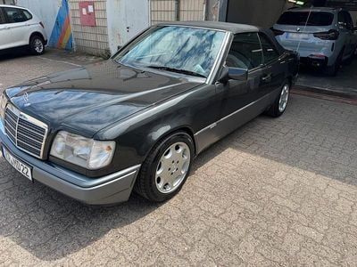 Gebraucht Mercedes E200 Sportline 136 PS (100 kW) 1994 Schwarz Cabrio