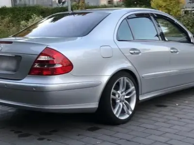 Gebraucht Mercedes E500 306 PS (225 kW) 2002 Silber Limousine