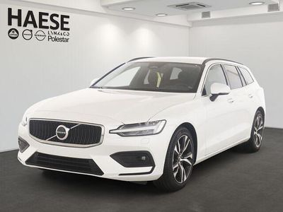 Gebraucht Volvo V60 Core 197 PS (144 kW) 2024 Crystal white pearl / metallic Kombi