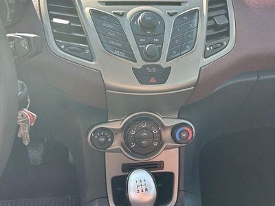 Gebraucht Ford Fiesta Ambiente 82 PS (60 kW) 2009 Schwarz Kleinwagen