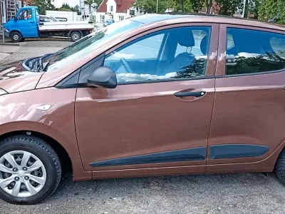 Gebraucht Hyundai i10 67 PS (49 kW) 2017 Braun Kleinwagen