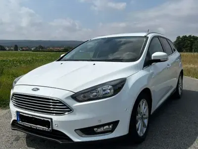 Gebraucht Ford Focus Titanium 125 PS (91 kW) 2018 Weiß Limousine