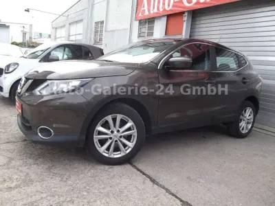 Gebraucht Nissan Qashqai Acenta 116 PS (85 kW) 2015 Bronze metallic SUV