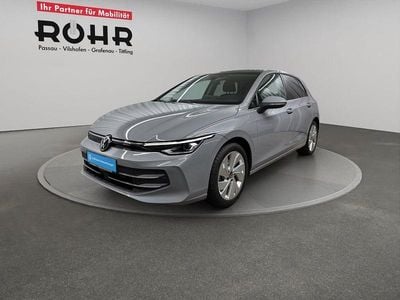 Gebraucht VW Golf VIII Style 150 PS (110 kW) 2024 Mondsteingrau uni / schwarz uni (dachfarbe) Limousine