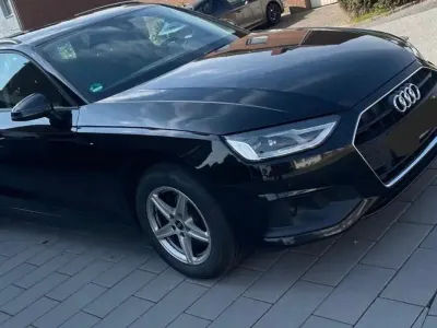 Gebraucht Audi A4 Sport 136 PS (100 kW) 2022 Schwarz Kombi