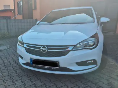 Gebraucht Opel Astra Dynamic 125 PS (91 kW) 2017 Weiß Limousine