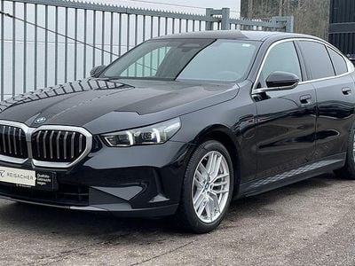 Gebraucht BMW 530e Comfort Edition 299 PS (219 kW) 2024 Saphirschwarz metallic