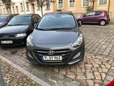 Gebraucht Hyundai i30 136 PS (100 kW) 2016 Grau Kleinwagen