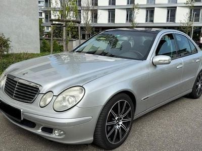 Usata Mercedes E240 272 CV (200 kW) 2022 Argento Berlina