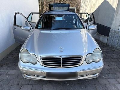 Gebraucht Mercedes 220 143 PS (105 kW) 2001 Silber Kombi