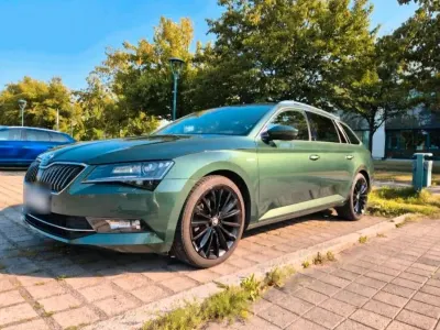 Gebraucht Skoda Superb LAURIN & KLEMENT 190 PS (139 kW) 2019 Grün Kombi