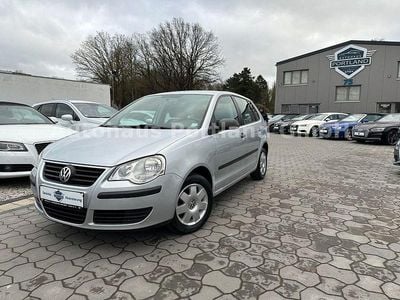 Usata VW Polo Trendline 54 CV (39 kW) 2005 Argento Berlina
