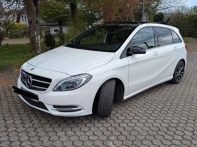 Usata Mercedes B200 Night 156 CV (114 kW) 2013 Bianco Monovolume