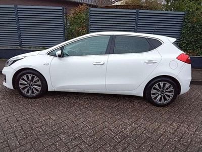 Gebraucht Kia Ceed Edition 7 136 PS (100 kW) 2016 Weiß Kleinwagen