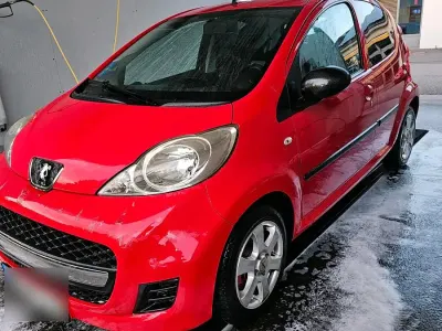 Gebraucht Peugeot 107 68 PS (50 kW) 2009 Rot Kleinwagen