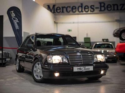 Gebraucht Mercedes E500 320 PS (235 kW) 1992 Blauschwarz (199) Limousine