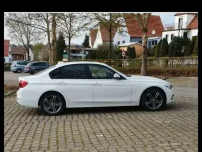 Gebraucht BMW 320 Advantage 190 PS (139 kW) 2017 Weiß Limousine