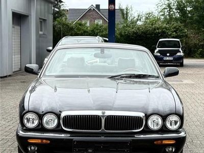 Jaguar XJ8