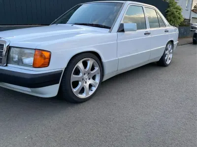 Gebraucht Mercedes 190 122 PS (89 kW) 1991 Weiß Limousine