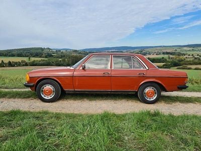 Gebraucht Mercedes 200 109 PS (80 kW) 1983 Rot Limousine